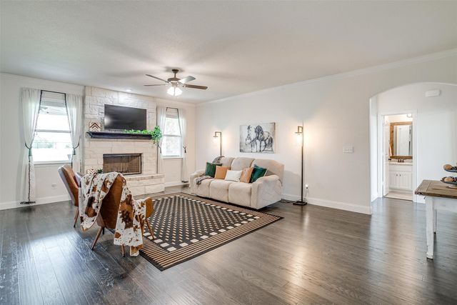 340 Sanger Drive, Springtown, TX 76082