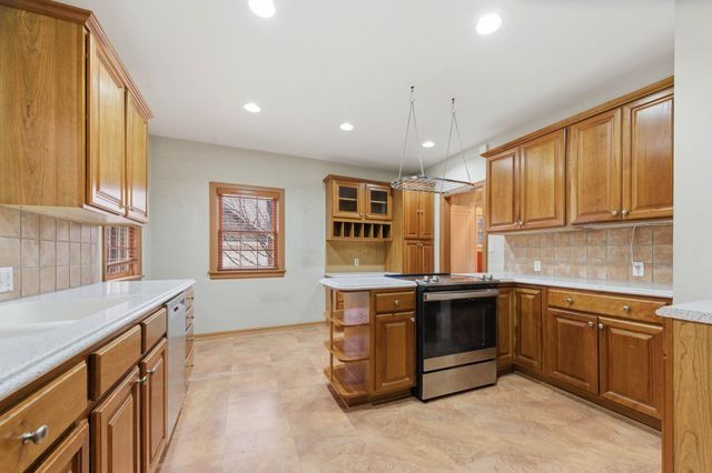 260 S Dellrose Ave, Wichita, KS 67218