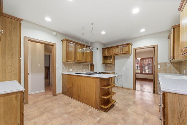 260 S Dellrose Ave, Wichita, KS 67218