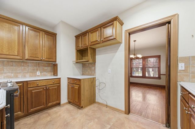 260 S Dellrose Ave, Wichita, KS 67218