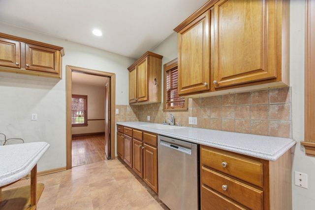 260 S Dellrose Ave, Wichita, KS 67218