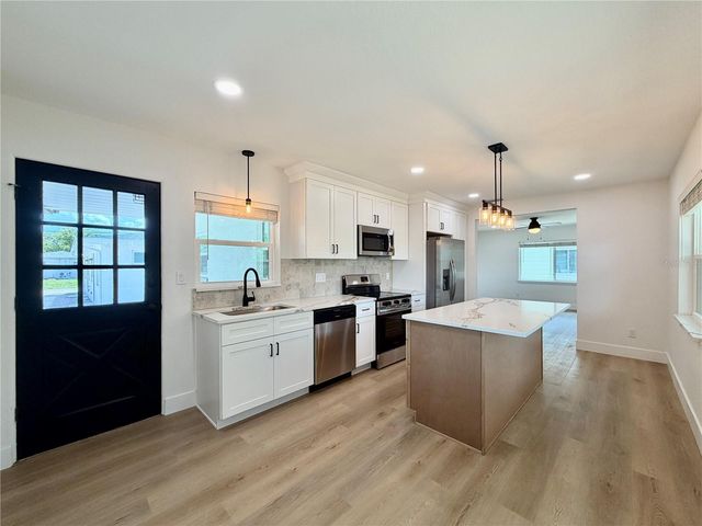 2844 30TH AVENUE N, St Petersburg, FL 33713
