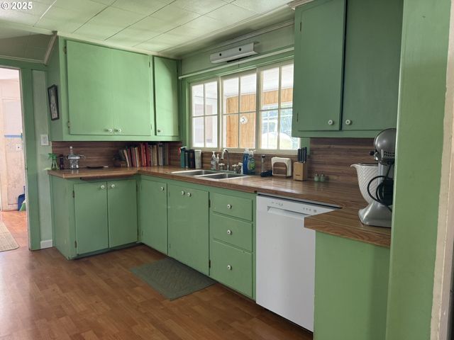 5290 HERMAN CAPE Rd, Florence, OR 97439