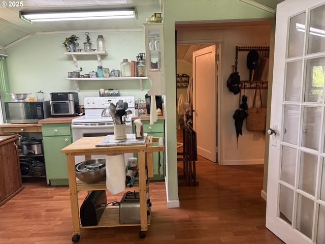 5290 HERMAN CAPE Rd, Florence, OR 97439
