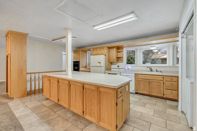 2862 E PAMELA DR, Cottonwood Heights, UT 84121