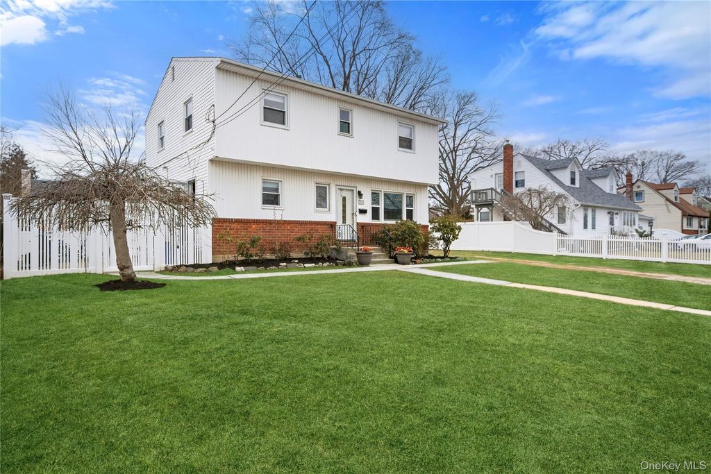 299 28th Street, Copiague, NY 11726