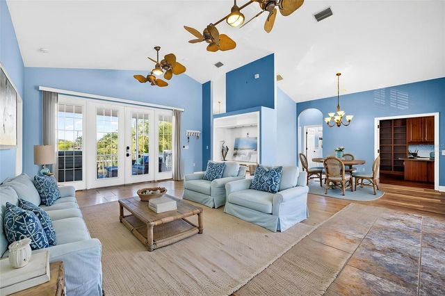 821 BLUE HERON BOULEVARD, Ruskin, FL 33570