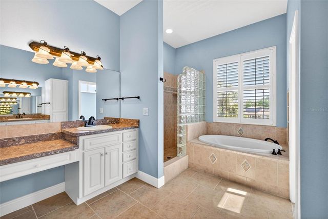 821 BLUE HERON BOULEVARD, Ruskin, FL 33570