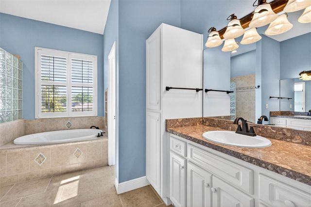 821 BLUE HERON BOULEVARD, Ruskin, FL 33570