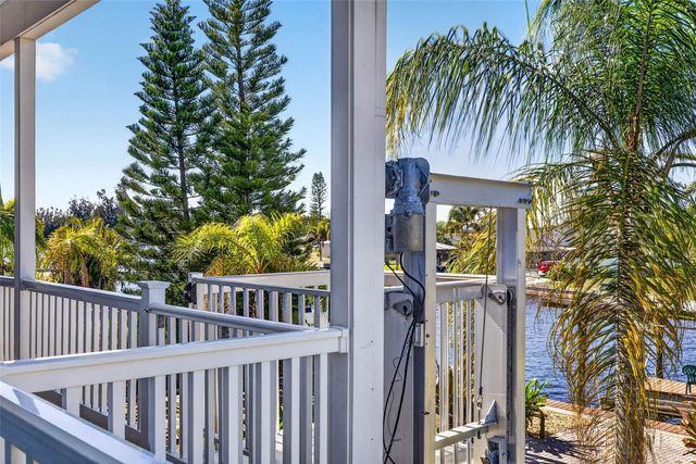 821 BLUE HERON BOULEVARD, Ruskin, FL 33570