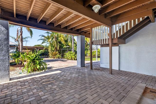 821 BLUE HERON BOULEVARD, Ruskin, FL 33570