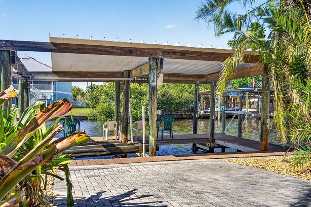 821 BLUE HERON BOULEVARD, Ruskin, FL 33570