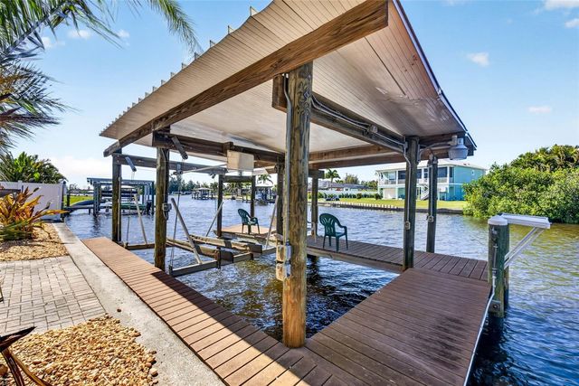 821 BLUE HERON BOULEVARD, Ruskin, FL 33570