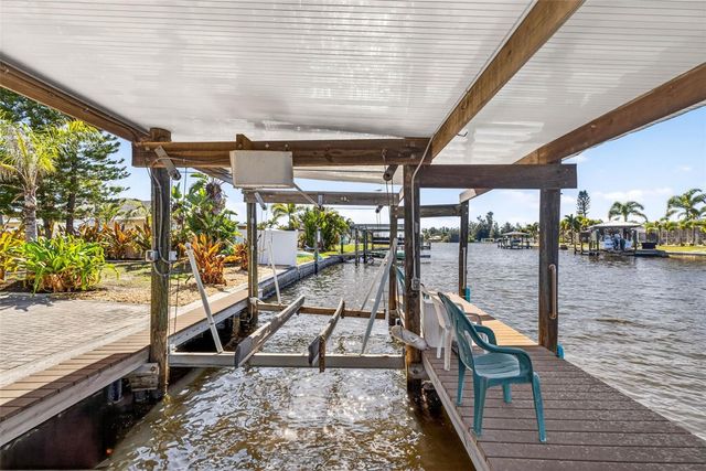 821 BLUE HERON BOULEVARD, Ruskin, FL 33570