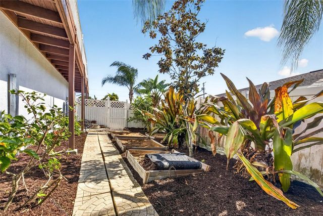 821 BLUE HERON BOULEVARD, Ruskin, FL 33570