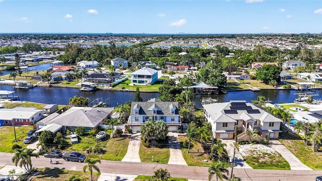 821 BLUE HERON BOULEVARD, Ruskin, FL 33570
