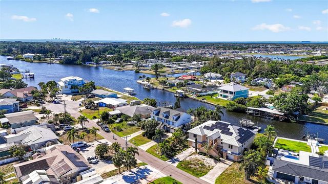 821 BLUE HERON BOULEVARD, Ruskin, FL 33570