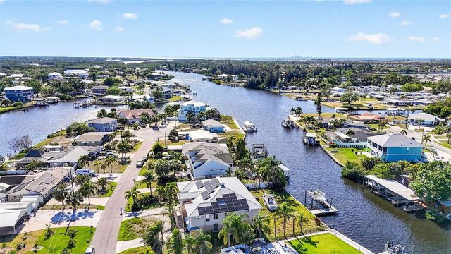 821 BLUE HERON BOULEVARD, Ruskin, FL 33570