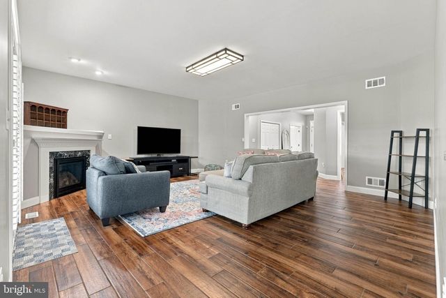 1001 RIVER CREST DR, Reading, PA 19605