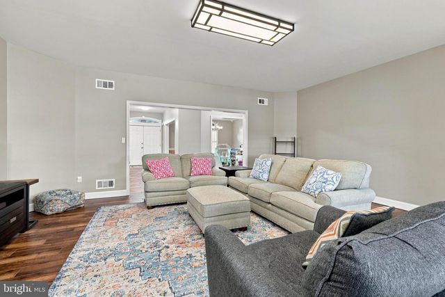 1001 RIVER CREST DR, Reading, PA 19605