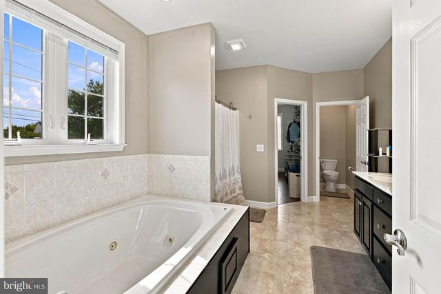 1001 RIVER CREST DR, Reading, PA 19605