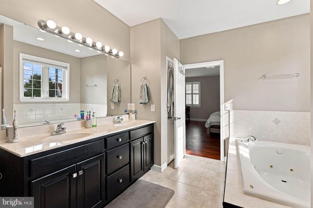 1001 RIVER CREST DR, Reading, PA 19605