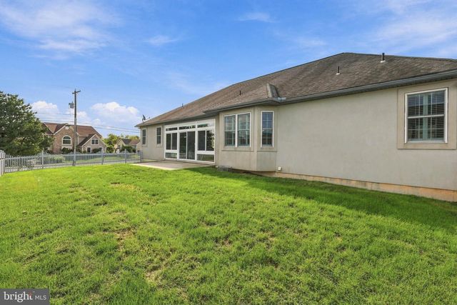 1001 RIVER CREST DR, Reading, PA 19605