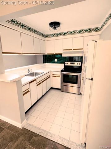 14210 Camelot Drive, Sterling Heights, MI 48312