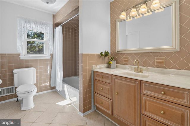 23 ALBERT E BONACCI DR, Hamilton, NJ 08690