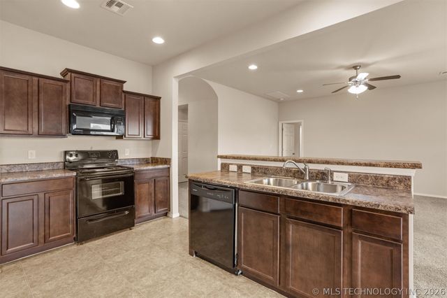 12677 S 88th East Avenue, Bixby, OK 74008