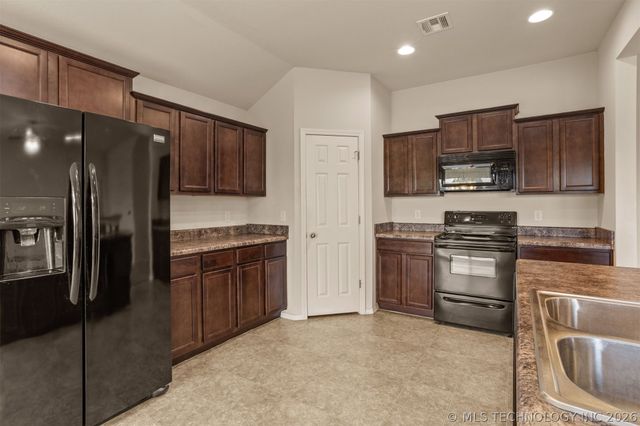 12677 S 88th East Avenue, Bixby, OK 74008