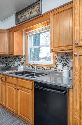 114 N 9 Street, Eldridge, IA 52748