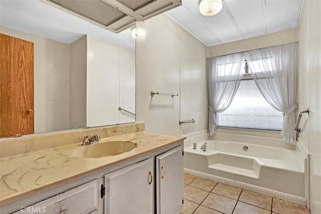 725 W Thornton Avenue 158, Hemet, CA 92543