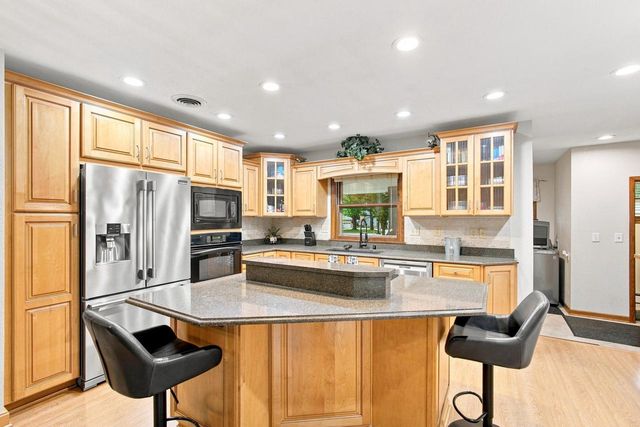 10400 W Pallottine DRIVE, Greenfield, WI 53228
