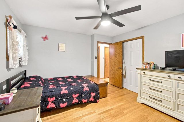 10400 W Pallottine DRIVE, Greenfield, WI 53228