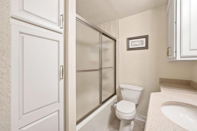 10400 W Pallottine DRIVE, Greenfield, WI 53228