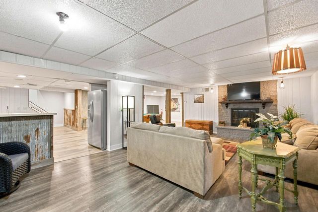 10400 W Pallottine DRIVE, Greenfield, WI 53228
