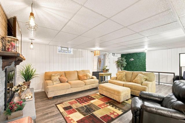 10400 W Pallottine DRIVE, Greenfield, WI 53228