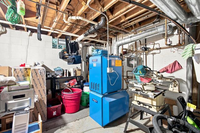 10400 W Pallottine DRIVE, Greenfield, WI 53228