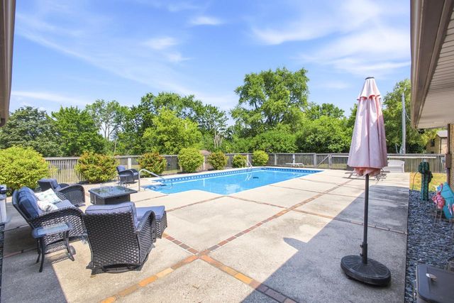 10400 W Pallottine DRIVE, Greenfield, WI 53228