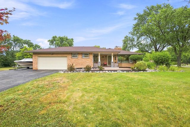 10400 W Pallottine DRIVE, Greenfield, WI 53228