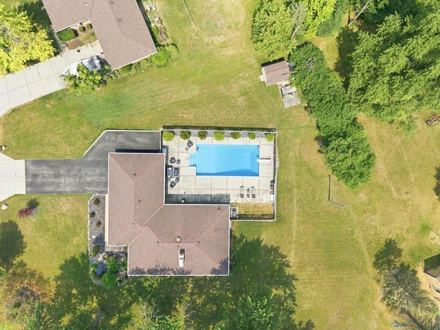 10400 W Pallottine DRIVE, Greenfield, WI 53228