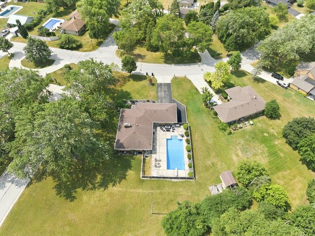 10400 W Pallottine DRIVE, Greenfield, WI 53228