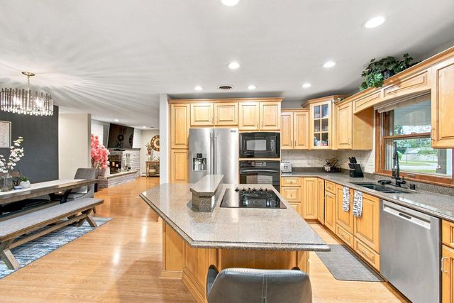 10400 W Pallottine DRIVE, Greenfield, WI 53228