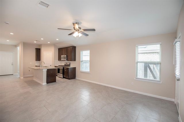 8215 Oakleaf Meadow Court, Rosharon, TX 77583