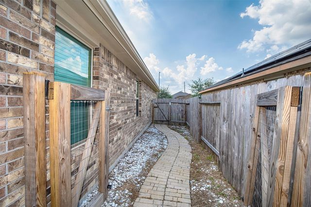 8215 Oakleaf Meadow Court, Rosharon, TX 77583