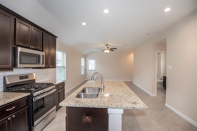 8215 Oakleaf Meadow Court, Rosharon, TX 77583
