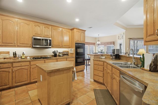 300 Canadian Trail, Mansfield, TX 76063