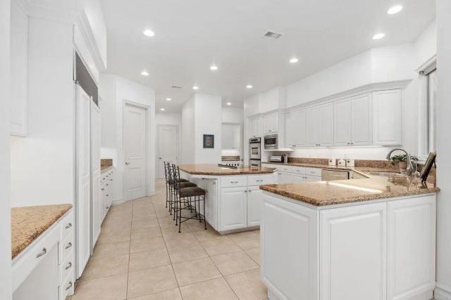 13138 Caminito Mendiola, San Diego, CA 92130