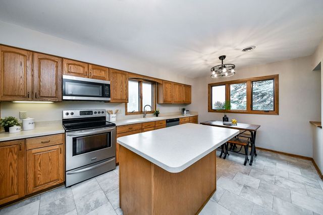 2S557 Bliss Road, Sugar Grove, IL 60554
